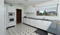 Seaview's Holiday House - Townsville Tourism