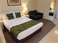 The Palms Motel Chinchilla - St Kilda Accommodation