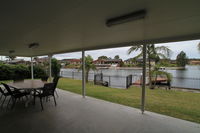 Waterfront Holiday Home - Accommodation Main Beach