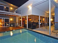 A La Plage - Accommodation in Surfers Paradise