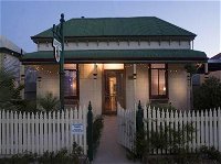 Emaroo Cottages - Surfers Gold Coast