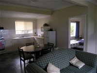 Lilacs Waterfront Villas and Cottages - Mackay Tourism