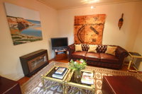 Adelaide Serviced Apartments - William Townhouse - Townsville Tourism