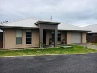 Adore 6 Villa - Redcliffe Tourism