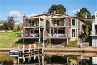 Gippsland Lakehouse - Townsville Tourism