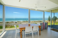 Chiton on the Rocks - Breathtaking Panoramic Coastal Views - Accommodation Gladstone