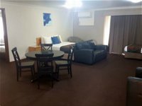 Hilltops Retreat Motor Inn - Townsville Tourism