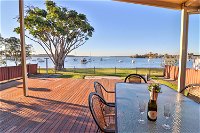 Lakefront Simplicity - Accommodation Sydney