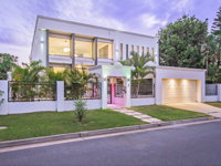 Riviera Waters Broadbeach - Vogue Holiday Homes - Accommodation Airlie Beach