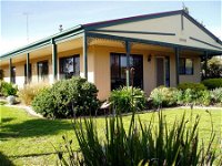 Bells By The Beach Holiday House - Wagga Wagga Accommodation