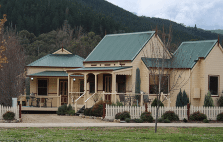 Autumn Affair Cottages  - Mackay Tourism