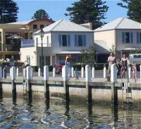 Dockside Waterfront Indulgence - Wagga Wagga Accommodation