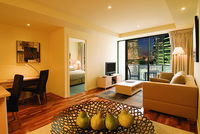 Oaks on Lonsdale - Accommodation Airlie Beach