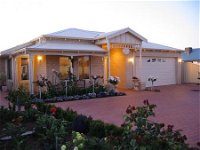 Sussex on Willis Cove Bed and Breakfast - Wagga Wagga Accommodation