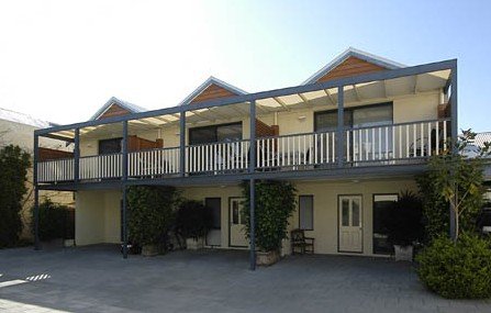 Self Contained Fremantle WESTERLEY-ACCOMMODATION-CHANDLERS-ON-ELLEN-STREET Coogee Beach Accommodation