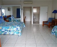 Airlie Court Holiday Units - Accommodation Airlie Beach