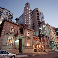 Carlton Crest Hotel - Accommodation Gold Coast