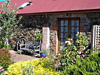 Evandale Stables Accommodation - Victoria Tourism