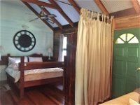 Coach Cottage - Australia Accommodation