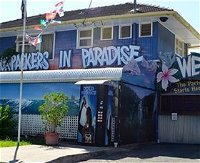 Backpackers in Paradise - QLD Tourism