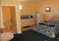 Penguin Holiday Apartments - QLD Tourism