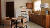Sandpiper Holiday Apartments - Hotel Accommodation