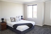 Ballarat Luxury Villas - QLD Tourism