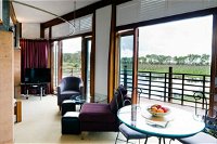 Bettenay's Lakeside Chalets and Luxury Spa Apartment - Australia Accommodation