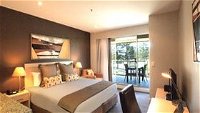 Oaks Plaza Pier Hotel - Tourism Gold Coast