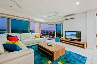 Beachlife Sea Breeze Luxury  Apartment Harbour Views - Hotel Accommodation