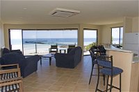 Cliff House Beachfront Villas - Hotel Accommodation
