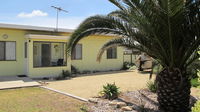 Seahorse Beach Shack - New South Wales Tourism 