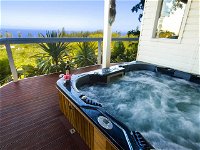 The White House Ocean View Spa Villa - Accommodation Newcastle