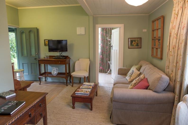 Top Cottage - Accommodation New Zealand 3