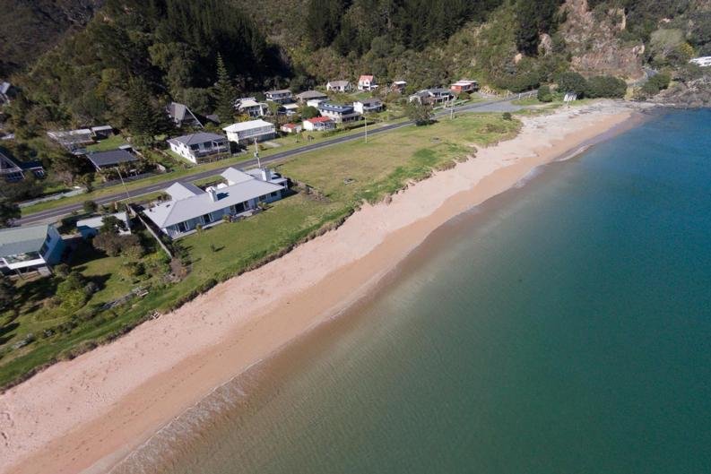 The Beach House At Te Ngaere Bay