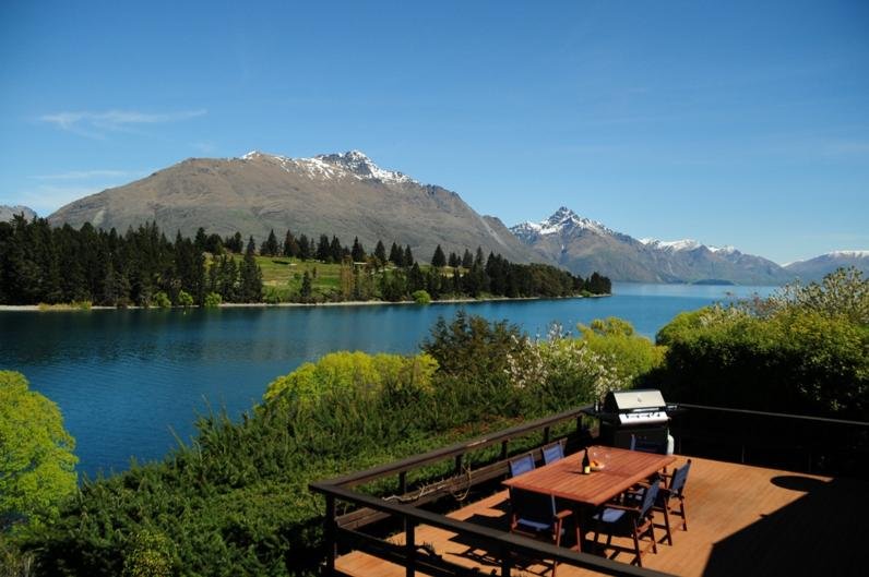 Wakatipu Lodge - Lakefront With Spa - Accommodation New Zealand 0