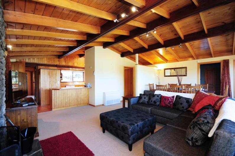 Wakatipu Lodge - Lakefront With Spa - Accommodation New Zealand 5