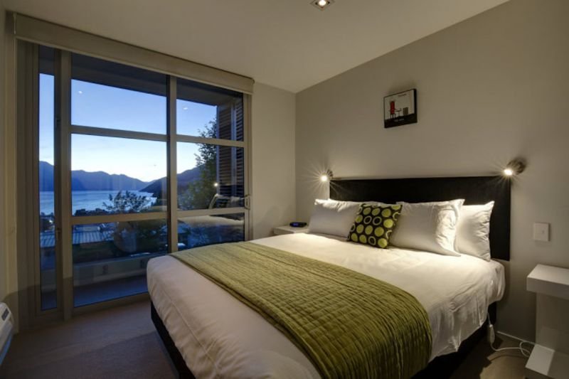 Luxury On The Lake - Accommodation New Zealand 4