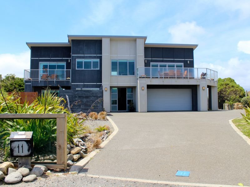 Waikanae Views - Waikanae Beach Holiday Home - Accommodation New Zealand 0