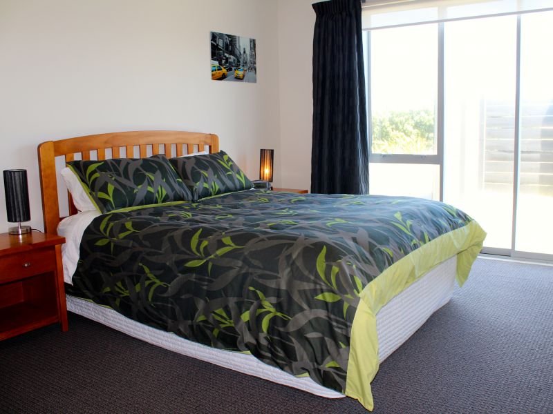Waikanae Views - Waikanae Beach Holiday Home - Accommodation New Zealand 7