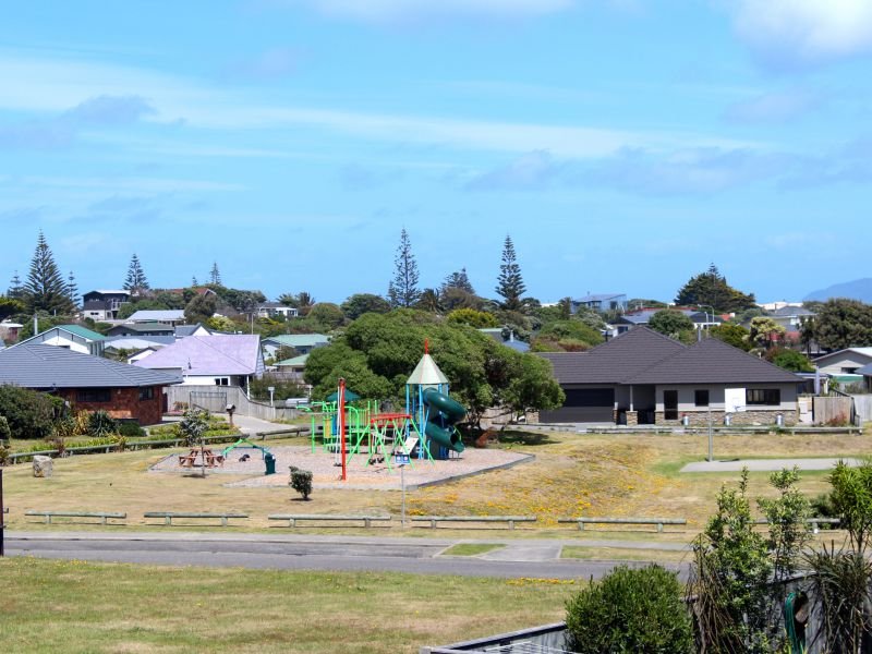 Waikanae Views - Waikanae Beach Holiday Home - Accommodation New Zealand 14