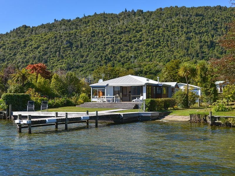Lakefront Escape - Lake Rotoiti Holiday House - Accommodation New Zealand 0