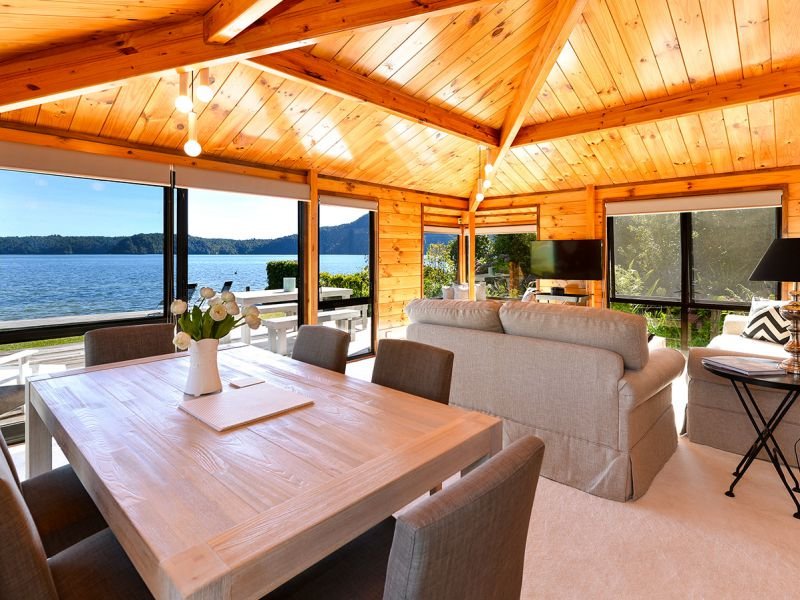 Lakefront Escape - Lake Rotoiti Holiday House - Accommodation New Zealand 9