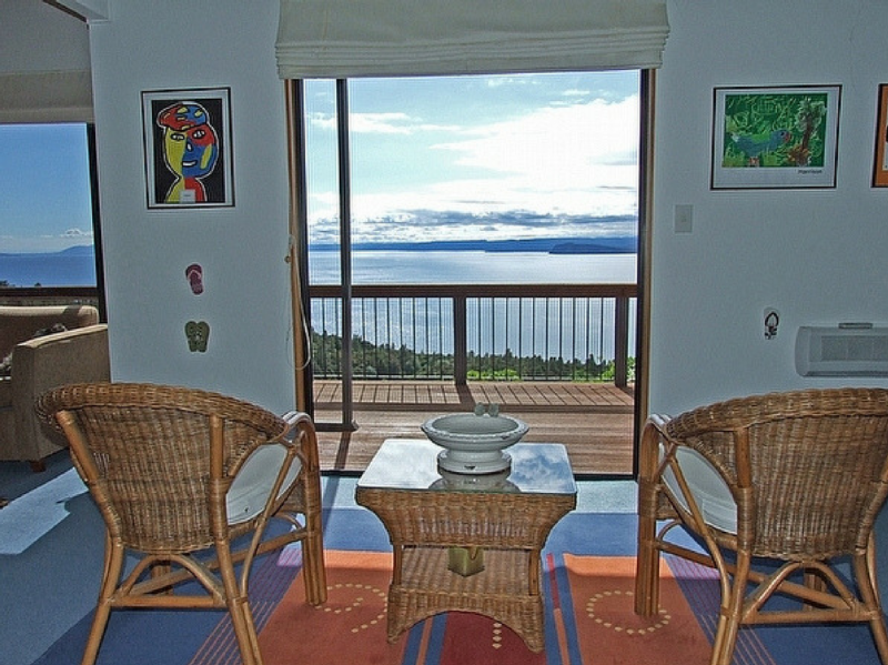 Million Dollar Lake Views - Pukawa Bay Holiday Home - thumb 4