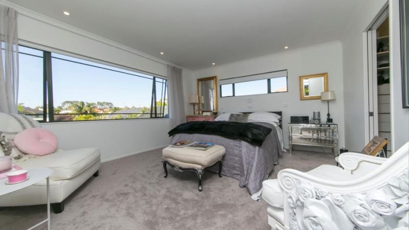 Hollywood In Hobsonville - Accommodation New Zealand 3
