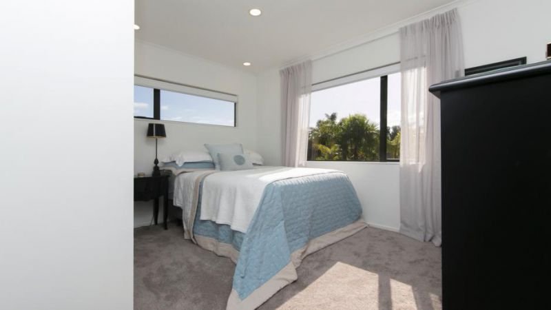 Hollywood In Hobsonville - Accommodation New Zealand 5