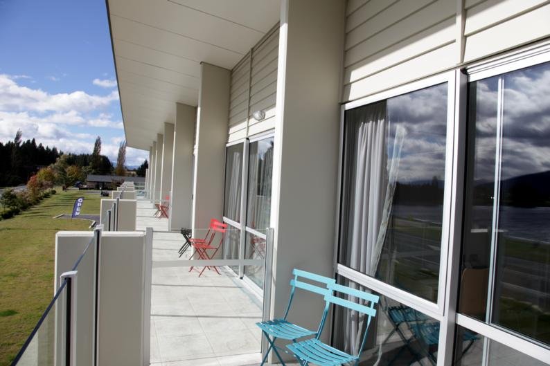 Marakura Deluxe Lakeview Motels - Te Anau Lakeview Kiwi Holiday Park - thumb 1