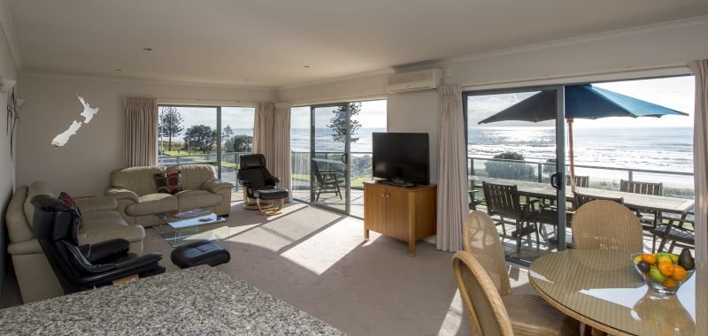 The Reef Beachfront Apartments - Accommodation New Zealand 5