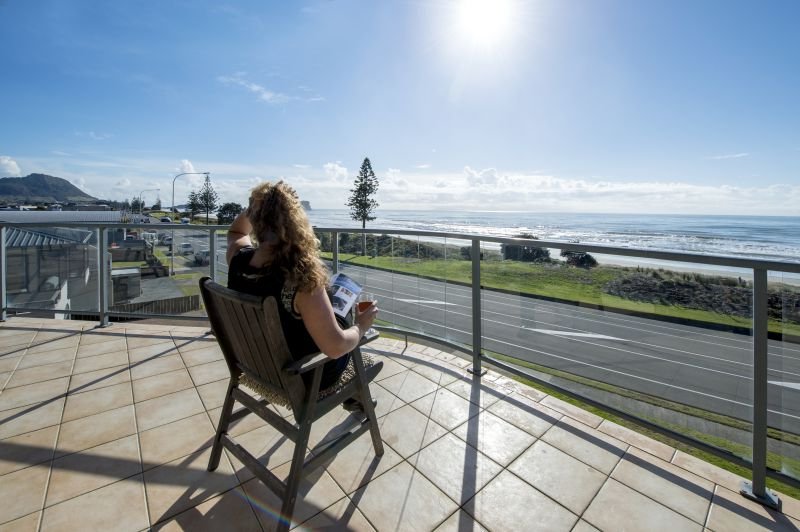 The Reef Beachfront Apartments - Accommodation New Zealand 8
