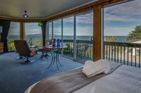 Kaka Point Luxury Spa Accommodation - Catlins